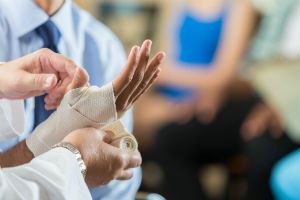 doctor treating wrist fracture