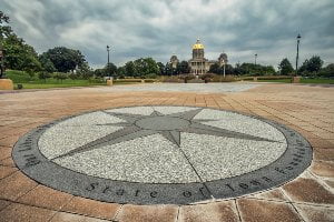 outside iowa capital building